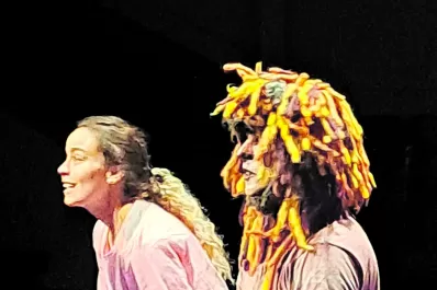 Un león escondido que dispara sueños y aventuras