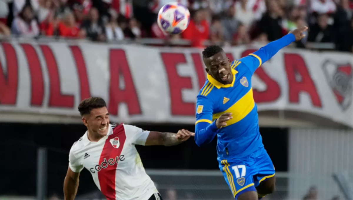 EN DUDA. Luis Advíncula sufrió una dolencia en el tendón y será esperado hasta último momento en Boca.