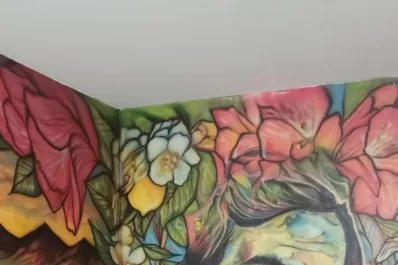 Un mural que resume la historia de una ciudad