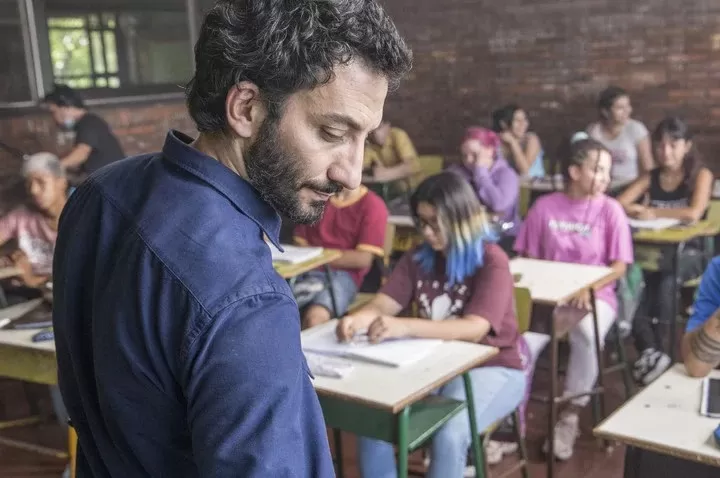 PROTAGÓNICO. Juan Minujín es Lucio, un docente comprometido. 