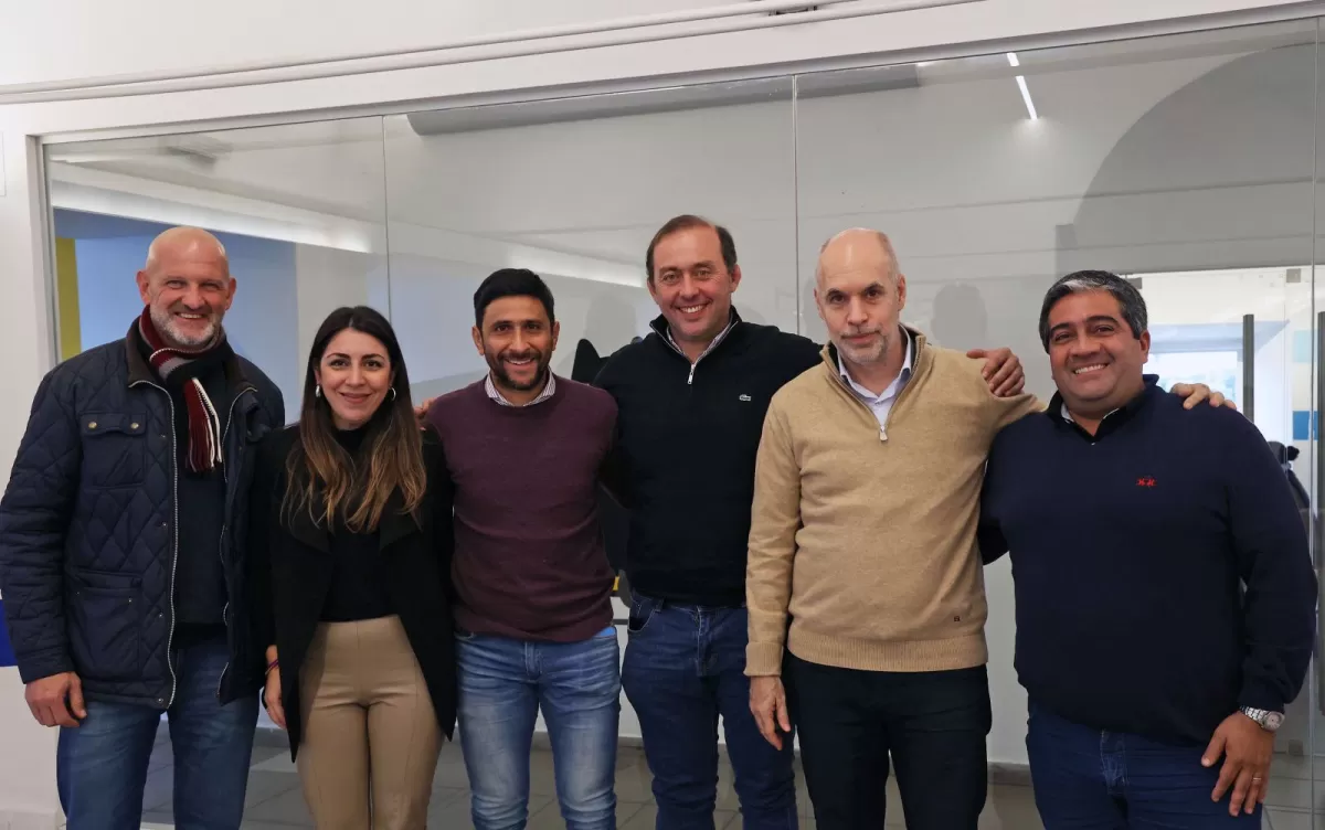 Horacio Rodríguez Larreta  con dirigentes locales del PRO