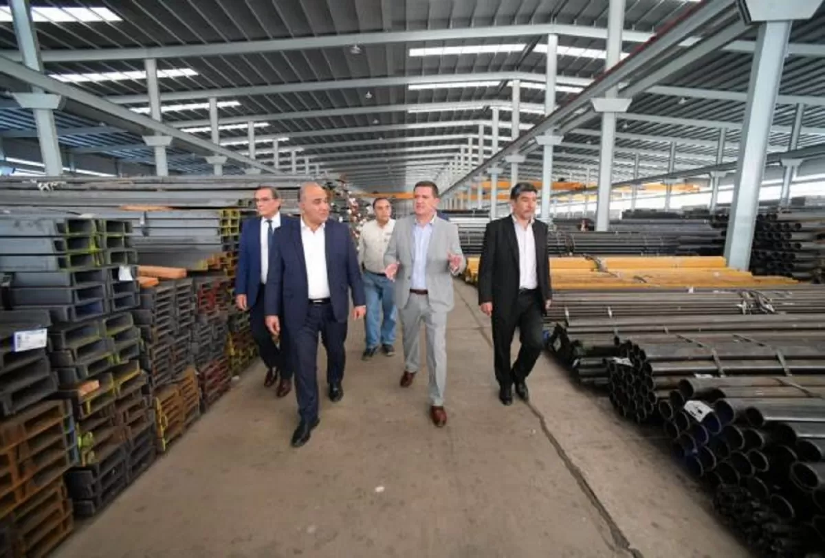 Manzur y Acevedo recorrieron una empresa de materiales metalúrgicos