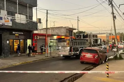 Tragedia en Buenos Aires: un poste luz se desplomó y murió una joven