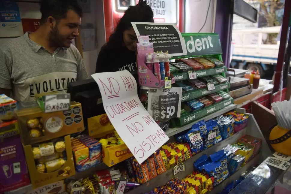 IMAGEN REPETIDA. Cerca de 400 centros de carga quedaron sin sistema desde el jueves. Se espera que hoy vuelvan a la normalidad. 