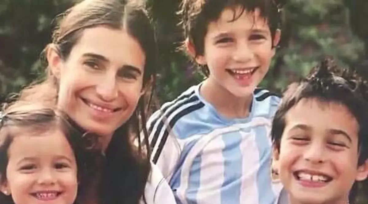 Romina Yan junto a sus hijos