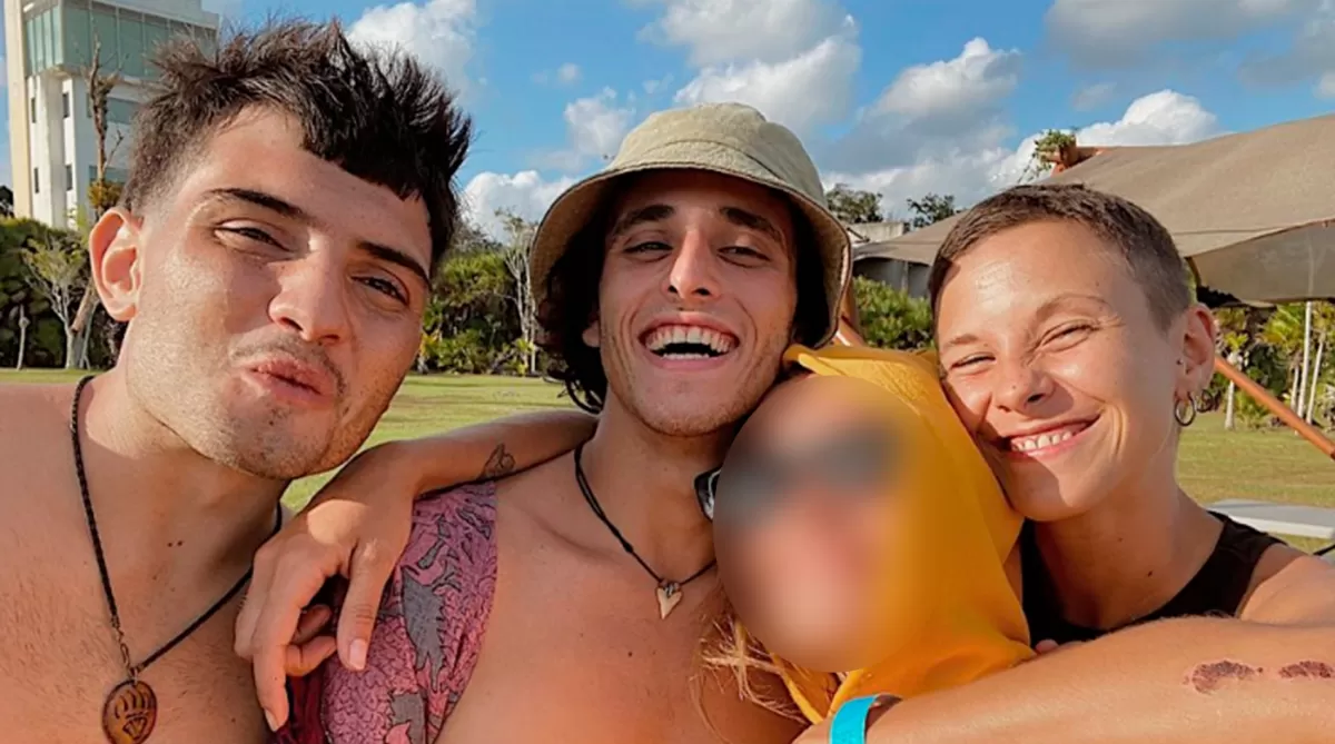 Benjamín Gamond junto a sus amigos 