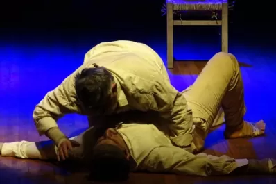 Teatro tucumano: dos gauchos rudos que mueren de amor por una vaca
