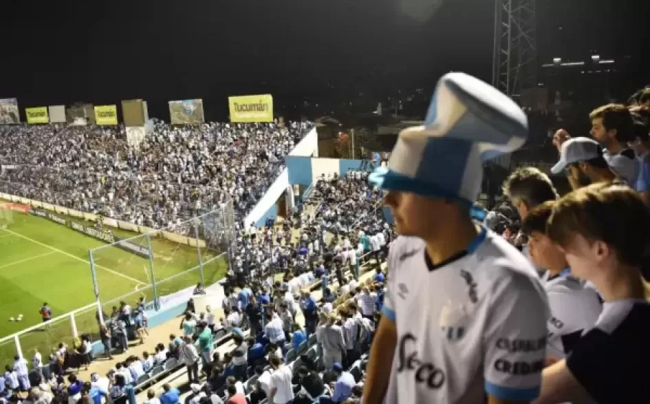 Un hincha de Atlético Tucumán fue a la cancha con Dengue y es furor.