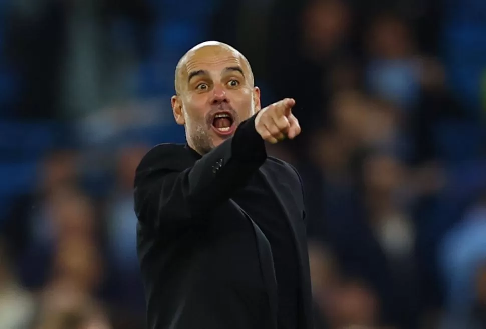 HISTÓRICO. Pep da indicaciones durante el 4-0 del City sobre el Real. 