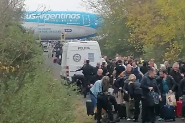 El amenazante audio de la azafata detenida: “Decile al capitancito que le pusimos tres bombas...”