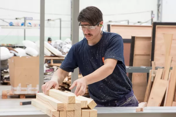 En 2024 se perdieron más de 217.000 empleos registrados, según un informe privado