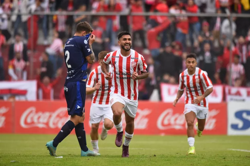 FELIZ. Ocho minutos le bastaron a Dening para volver al gol. También ayudo a sus compañeros y generó situaciones. 