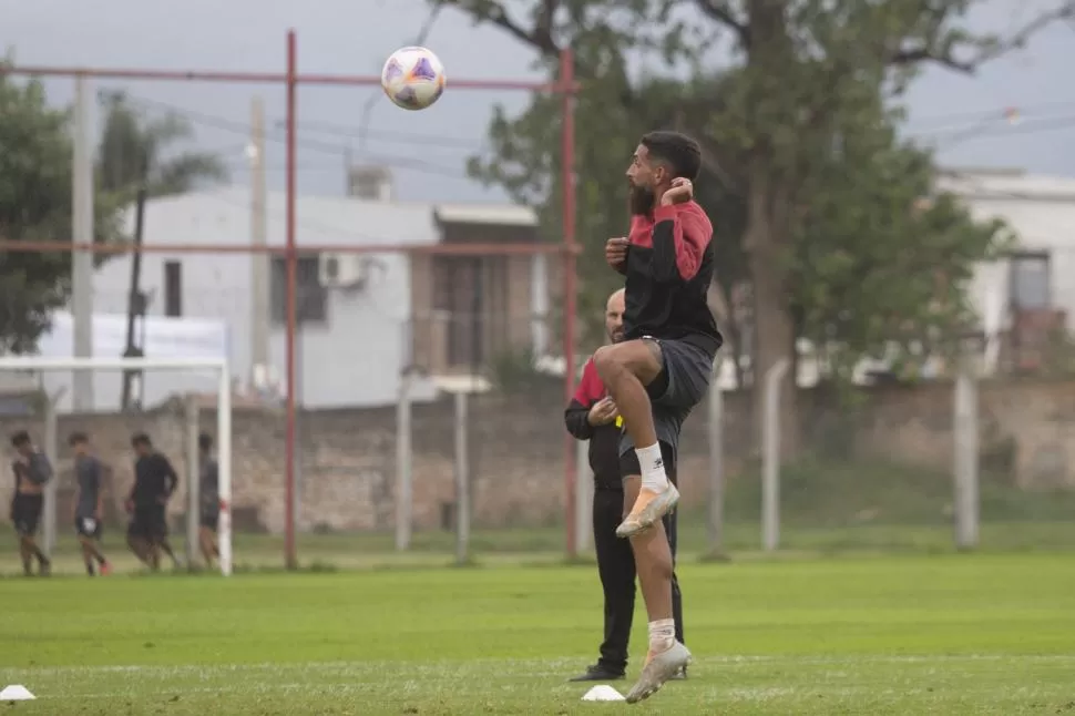 A TRABAJAR. Ayer, el plantel retomó las prácticas y hoy tendrá día libre. Orellana será baja para visitar a Almirante Brown. twitter @CASMOficial