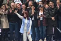 Quiénes son los dirigentes que acompañaron en el escenario a Cristina Kirchner