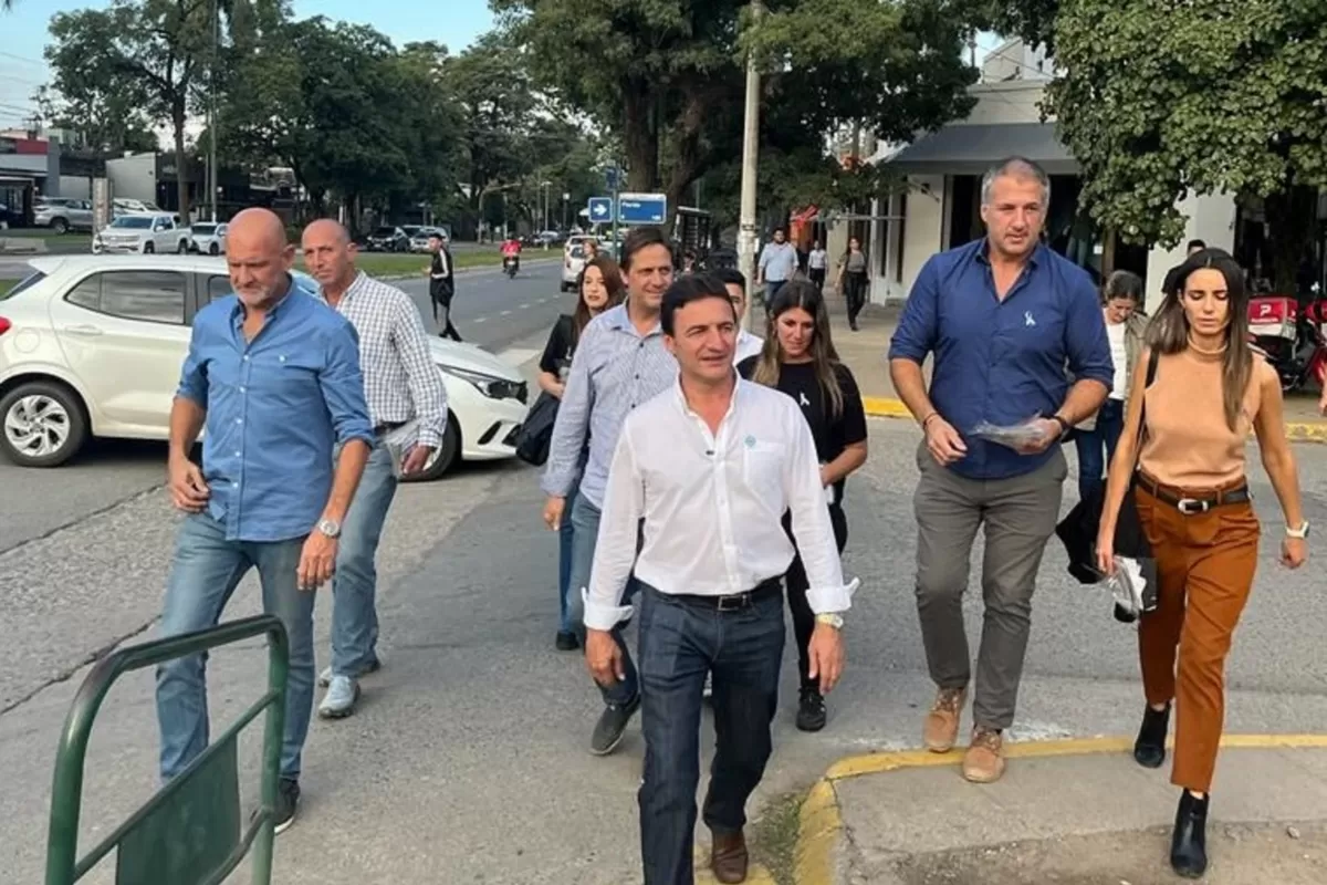 Roberto Sánchez, en una recorrida de campaña.