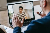 Alerta por la novedosa estafa con inteligencia artificial: de clonar voces de familiares a videollamadas falsas