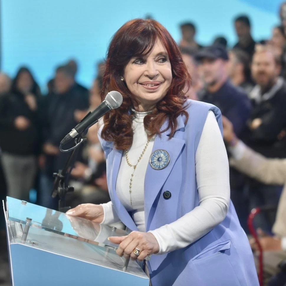 LLAMADO A LOS CIUDADANOS. Cristina dijo que deben unirse todos contra el programa del FMI. twitter @CFKArgentina