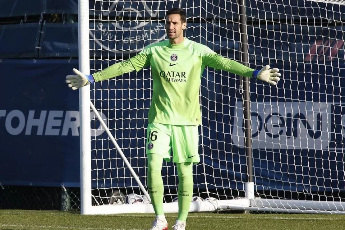 EN FRANCIA. Sergio Rico, durante un partido de entrenamiento del PSG.