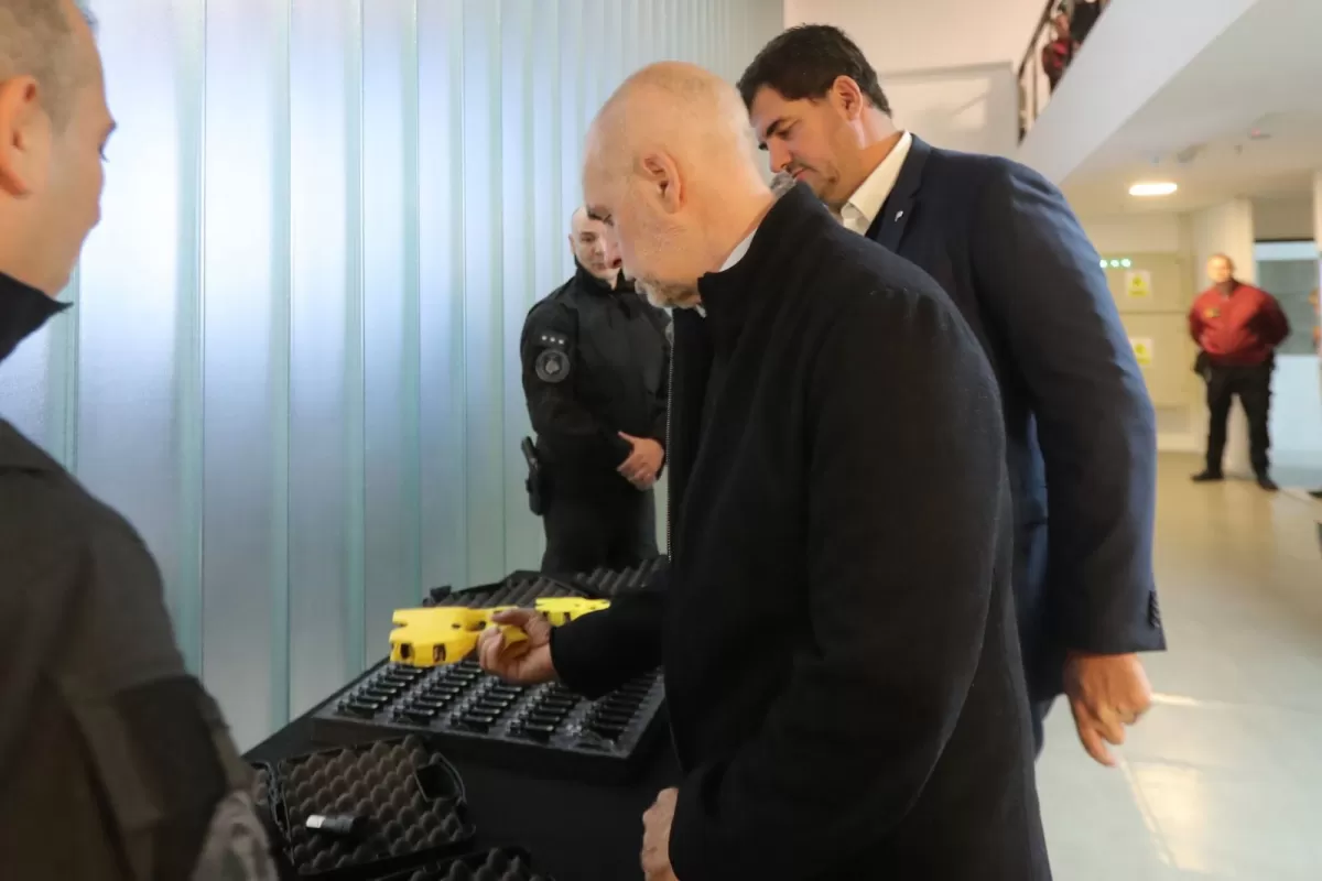 Rodríguez Larreta presentó 60 pistolas Taser. FOTO PRENSA CIUDAD DE BUENOS AIRES