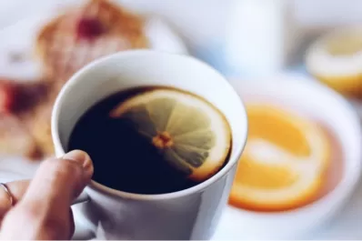 Tomar café con limón ayuda a bajar de peso: ¿mito o realidad?