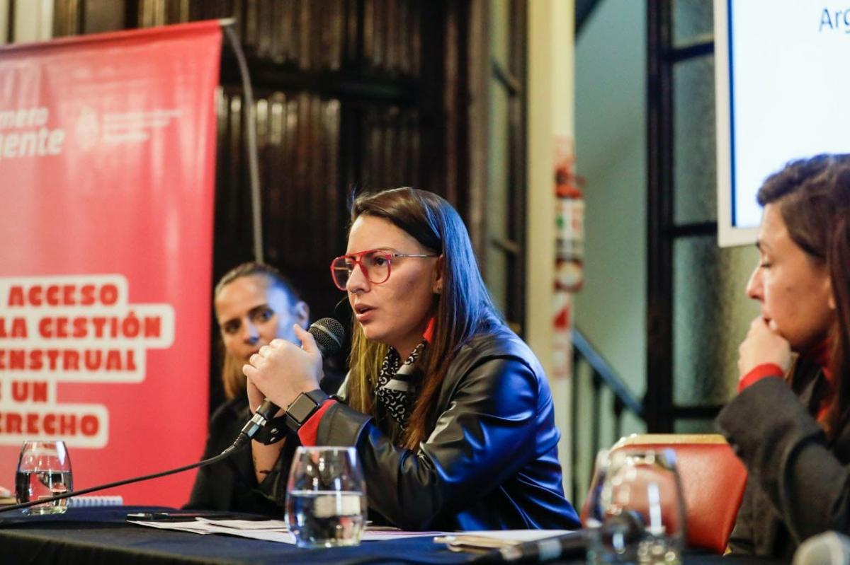 La ministra de género Ayelén Mazzina lanzó el programa MenstruAr con una frase que generó polémica: Menstruar es un derecho