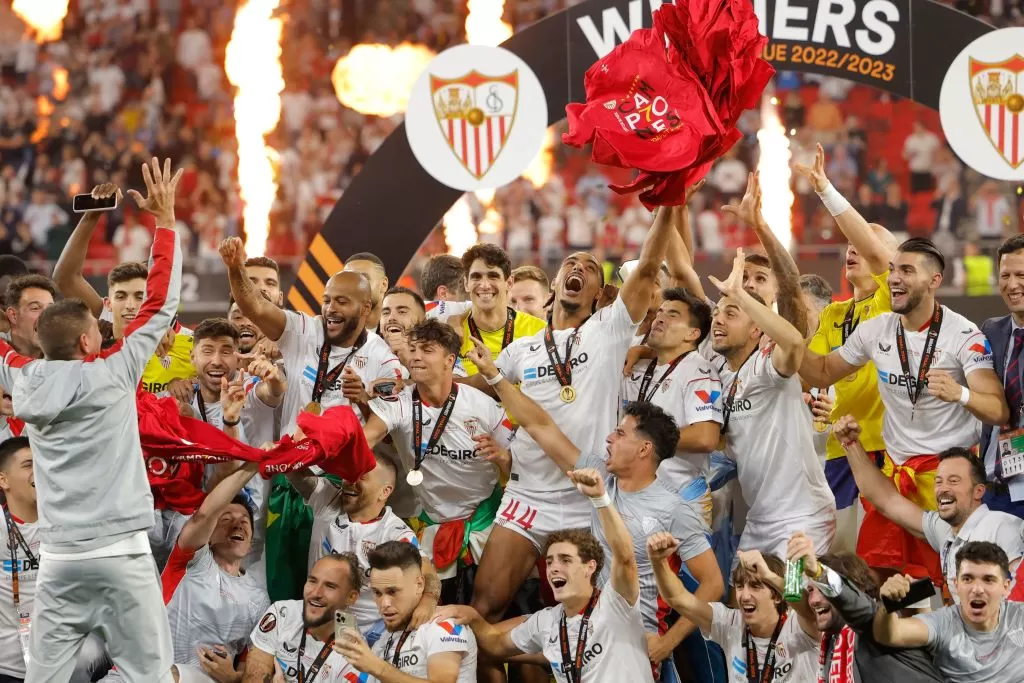 Con el penal de Gonzalo Montiel, Sevilla venció a la Roma y se consagró campeón de la Europa League