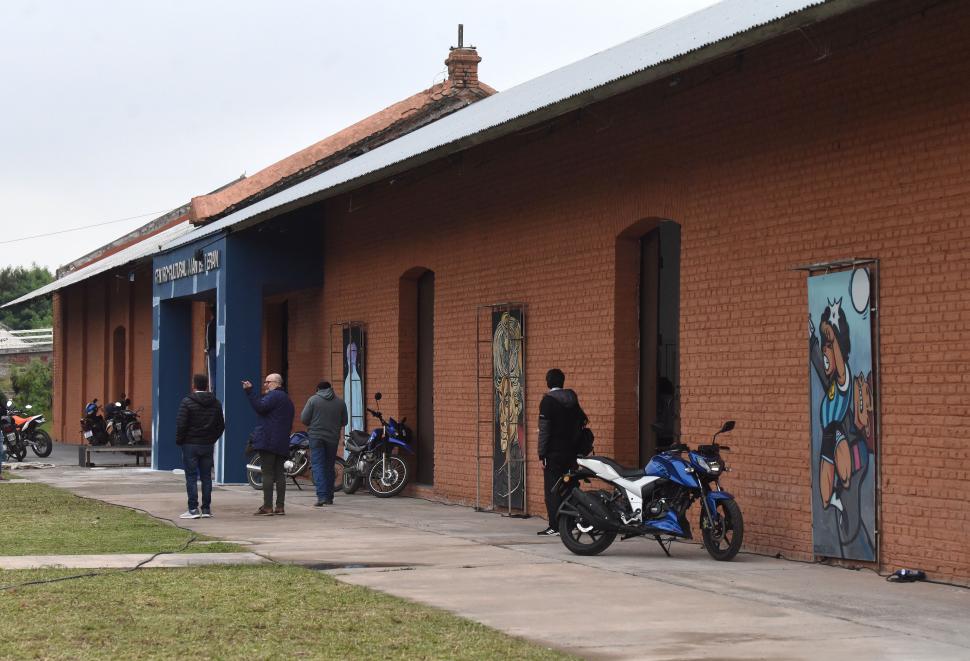 CAMINERÍA EXTERIOR. Los alrededores del espacio fueron adecuados para el público y los artistas que circularán a diario.