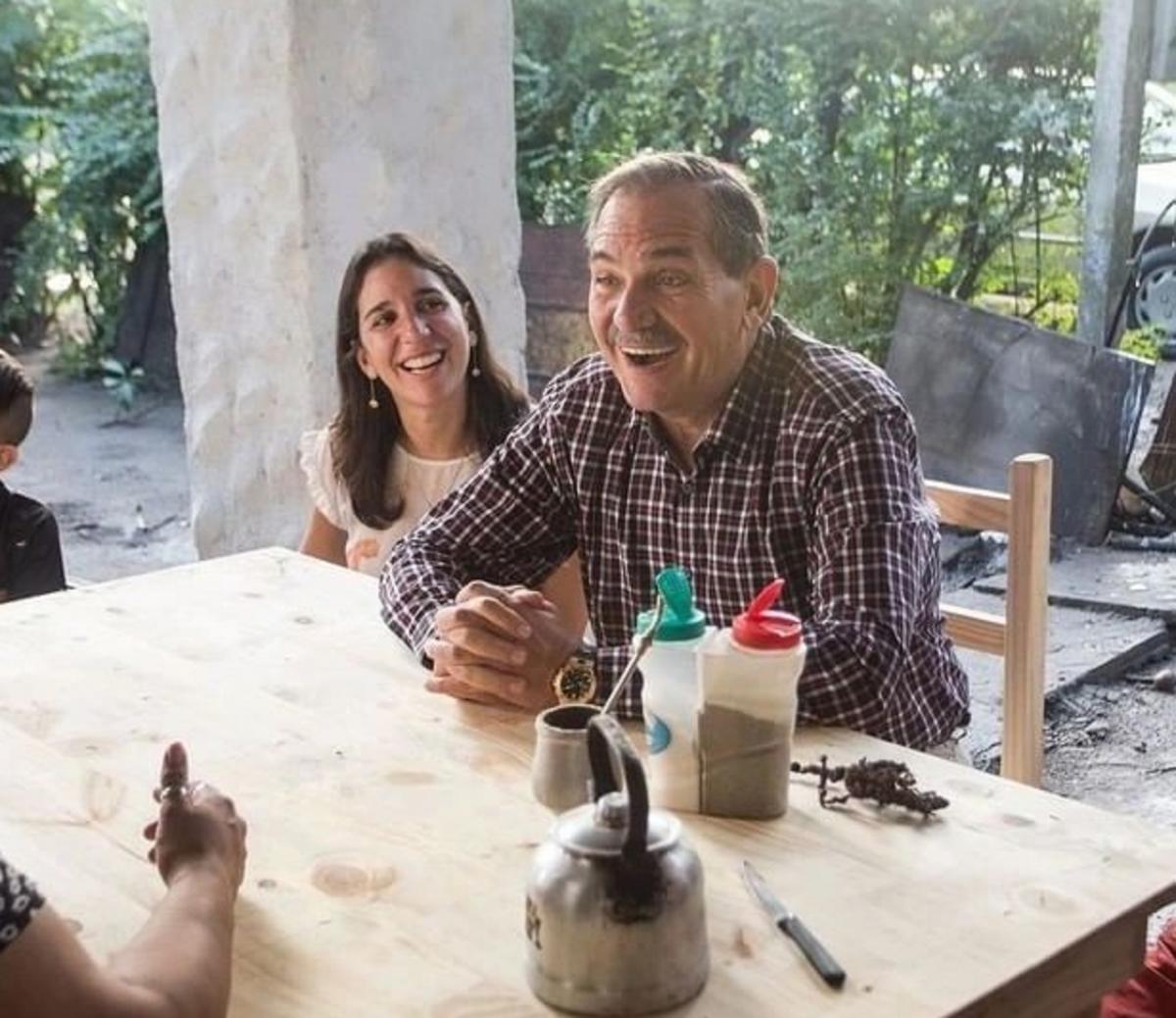 JUNTO A SU PADRE. La legisladora Sara Alperovich, junto al ex gobernador y ex senador José Alperovich. Foto de Facebook