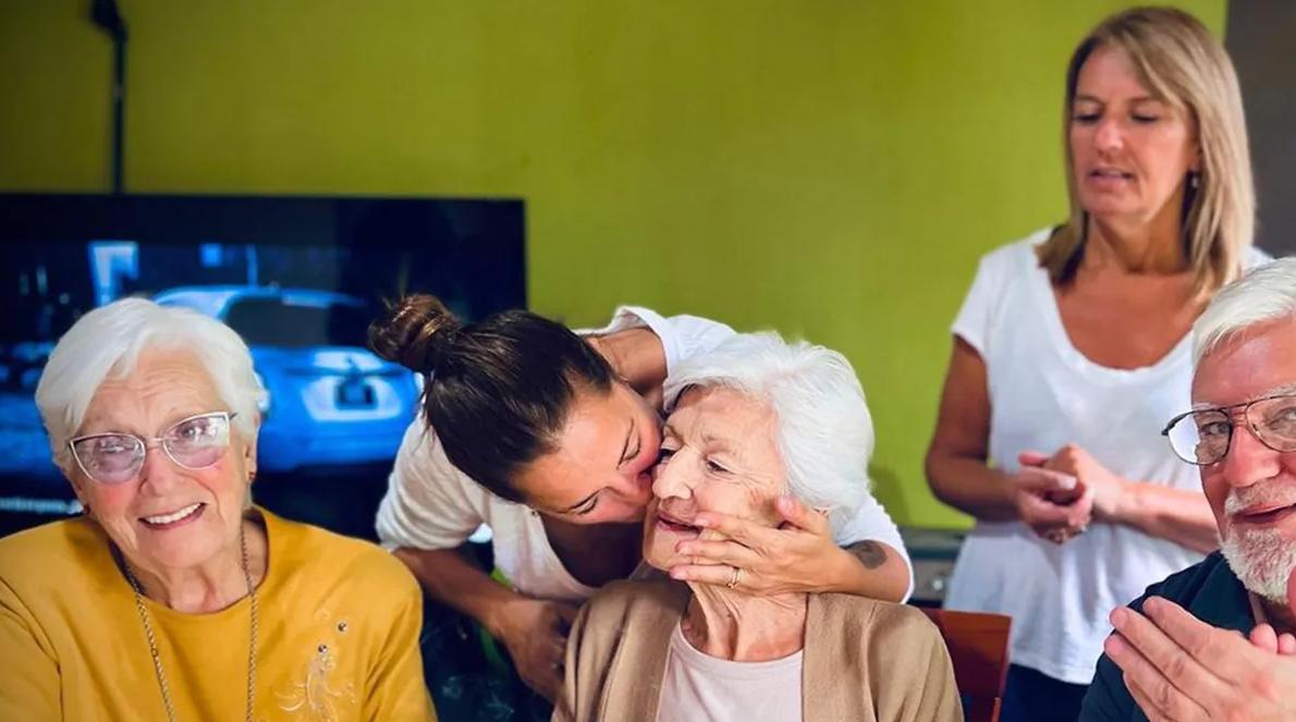 Maju Lozano junto a su mamá