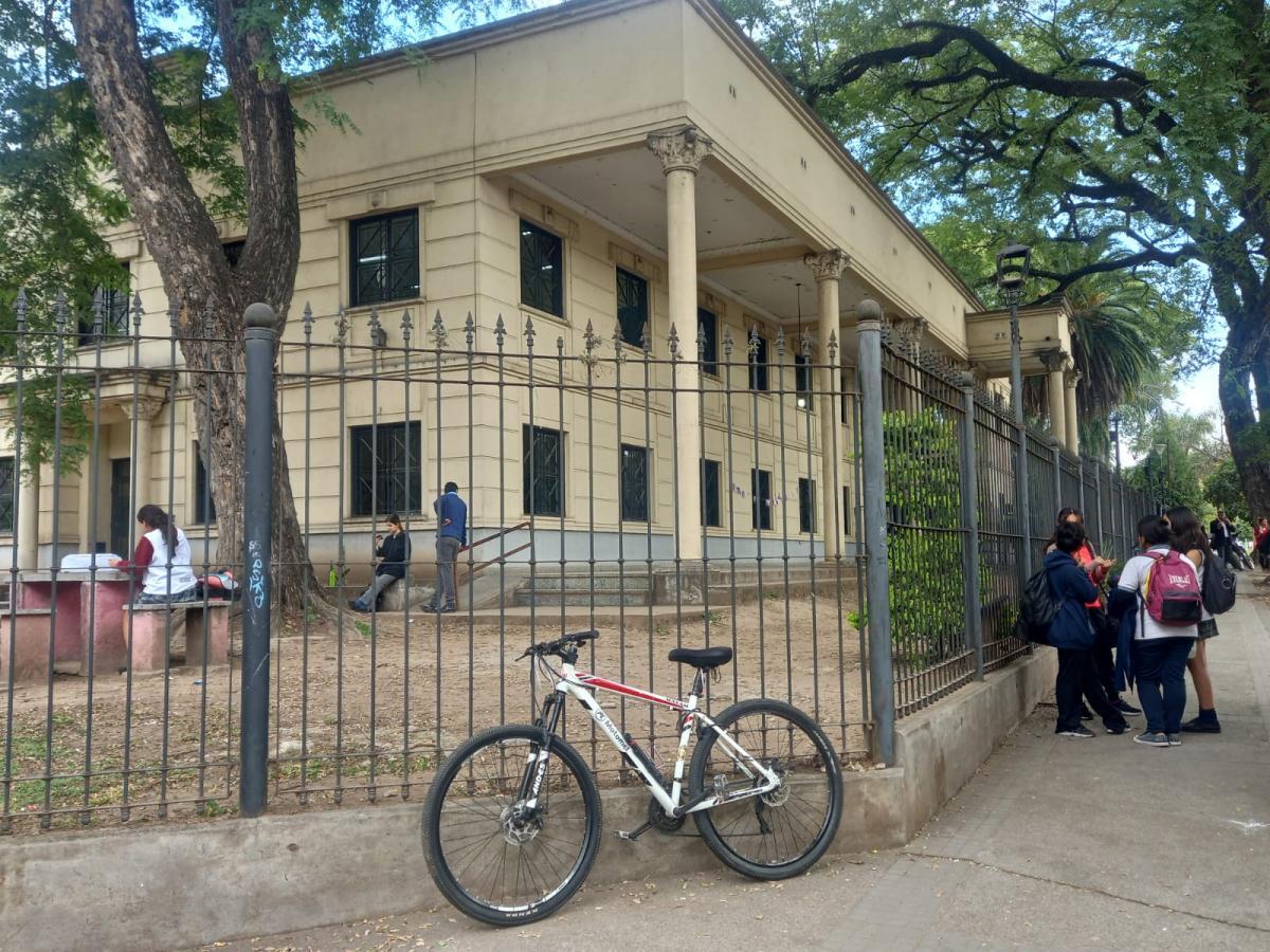 Crece la preocupación: otra vez, dos alumnos tucumanos llevaron armas a sus escuelas