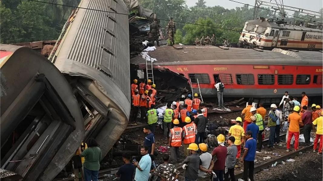 Cerca de 300 muertos en una de las peores tragedias ferroviarias de India