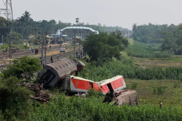 Choque de trenes en India: qué provocó la tragedia