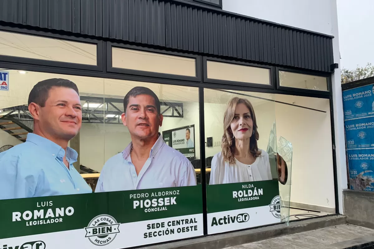 YERBA BUENA. El cristal de la sede quedó destrozado. 