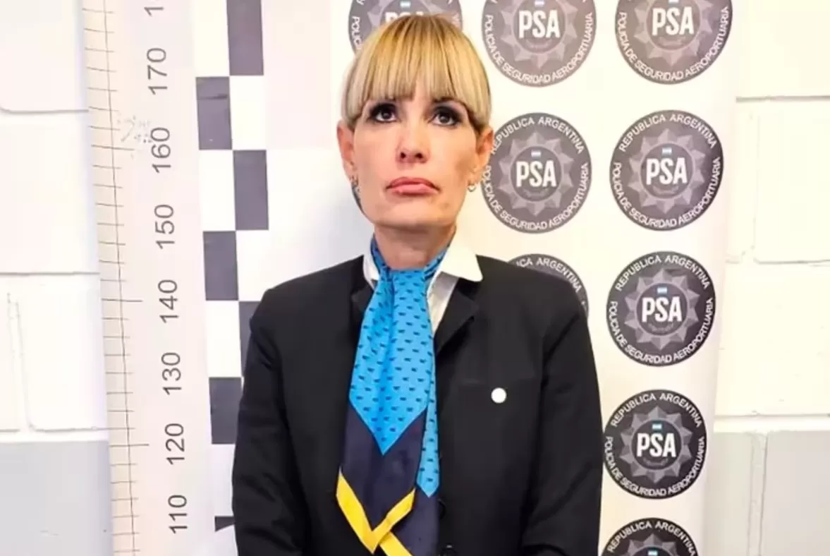 Daniela Carbone, la azafata detenida por amenaza de bomba a un avión