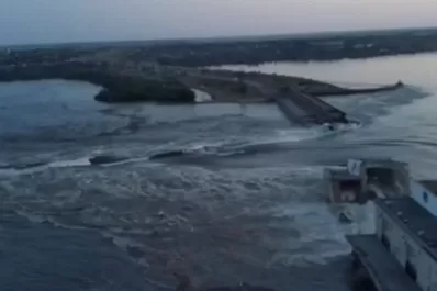 ¿Terrorismo o accidente?: temen graves consecuencias por la destrucción de una represa en Ucrania