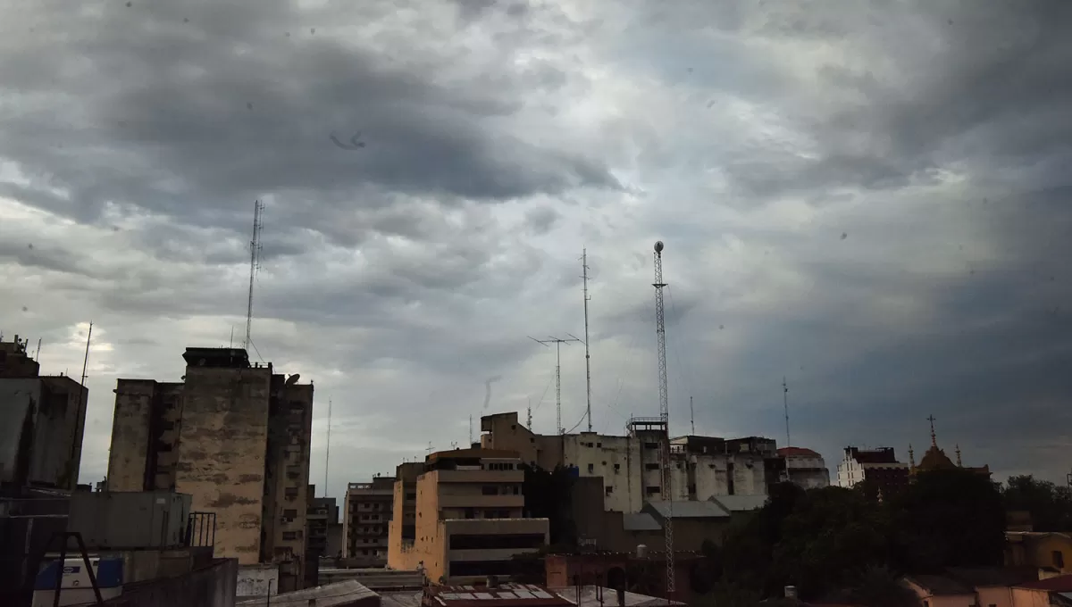 CIELO GRIS. El pronóstico anticipa una jornada nublada pero con una máxima que rondaría los 24 °C.