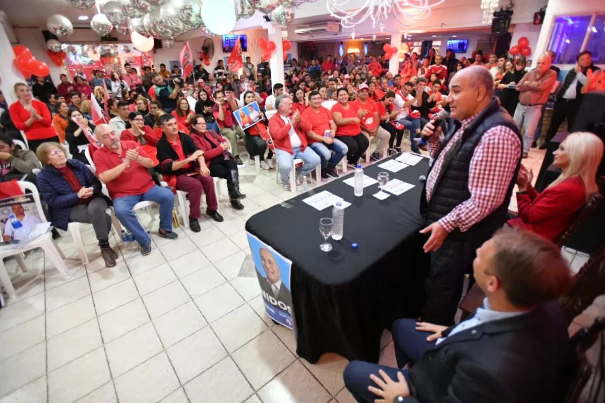 MANZUR EN YERBA BUENA, en un acto de campaña. 