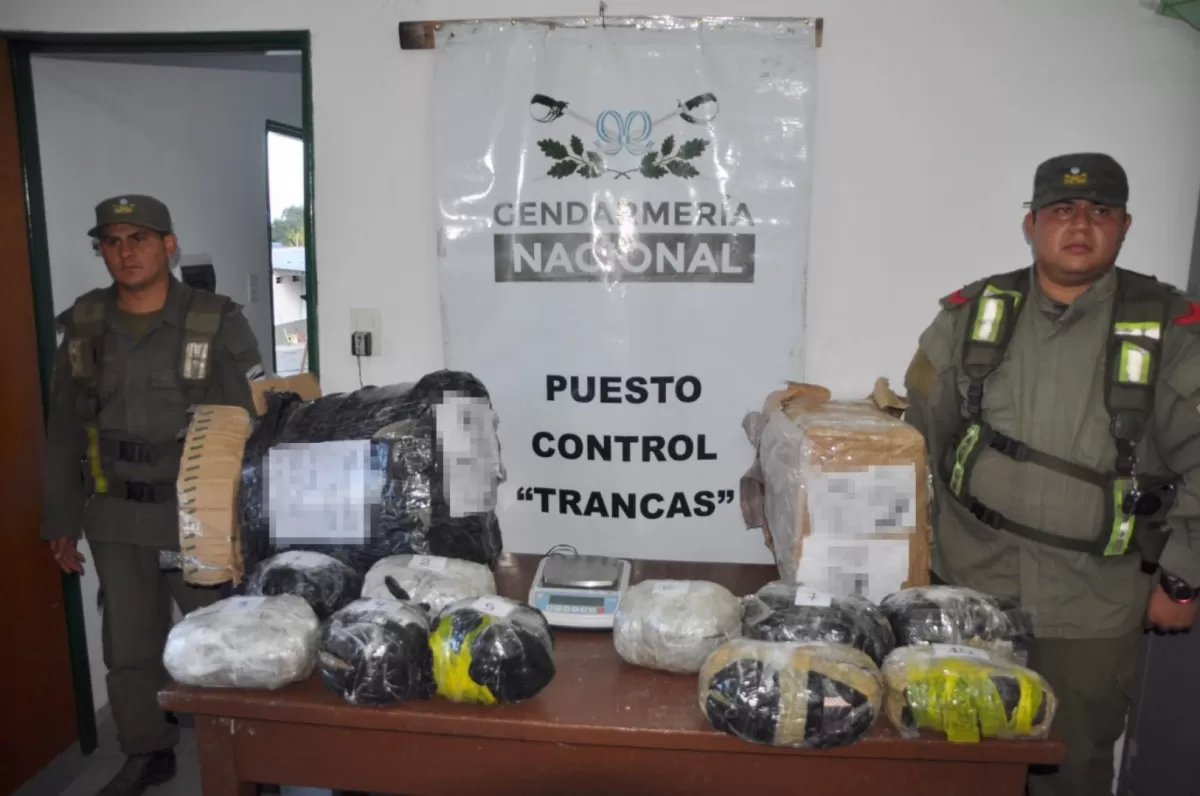 Secuestro de los paquetes con marihuana. PRENSA GENDARMERÍA