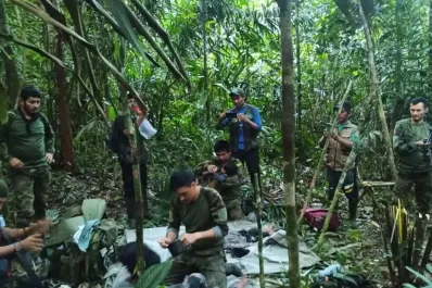 Encontraron con vida a cuatro niños que hace 40 días estaban perdidos en una selva de Colombia