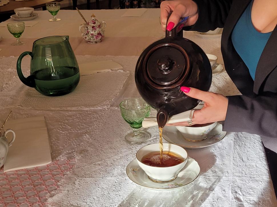 CÓMO SERVIR. Una buena alternativa para el sabor del té son las teteras de porcelana como esta.