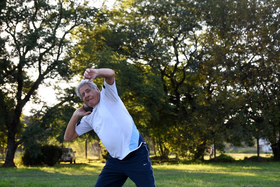 SER CONSTANTES, LA CLAVE. Julio Ibarreche se entrena dos o tres veces por semana, desde hace varios años.  LA GACETA / FOTOs DE DIEGO ÁRAOZ