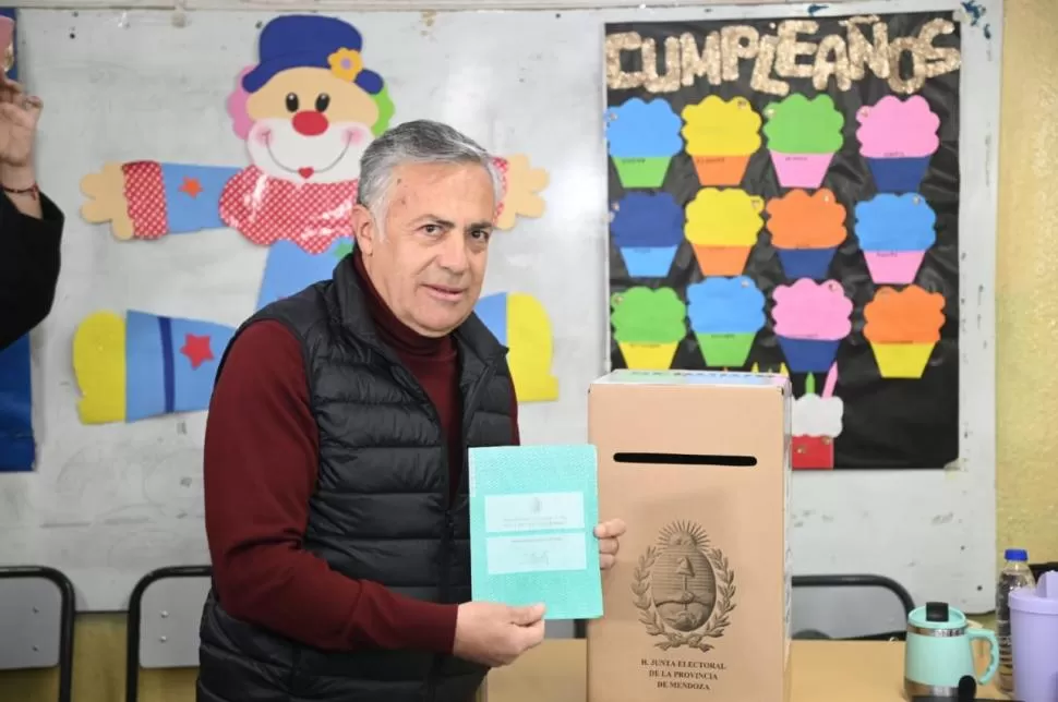 POR LA VUELTA. Cornejo, a partir del triunfo, buscará ser gobernador. @alfredocornejo