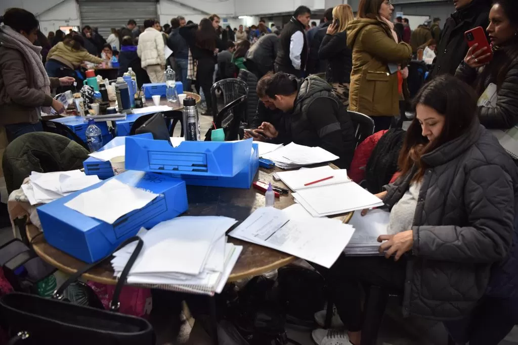 EN LA JUNTA ELECTORAL PROVINCIAL. Foto de LA GACETA / Por Inés Quinteros Orio