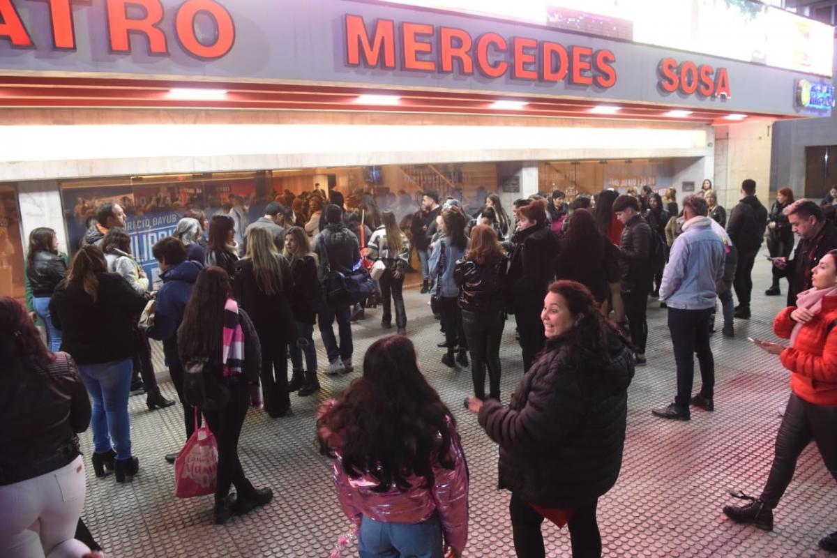 EL ACCESO. Una hora antes de que Karina comience su show se abrieron las puertas del Mercedes Sosa.