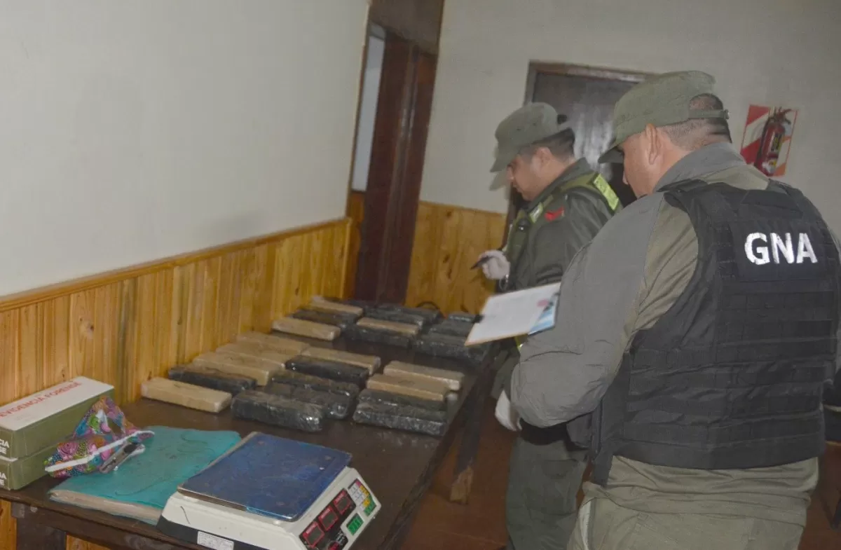 PROCEDIMIENTO. Gendarmería secuestró una importante cantidad de droga.