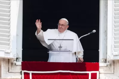 Francisco reapareció ante miles de fieles en la Plaza San Pedro