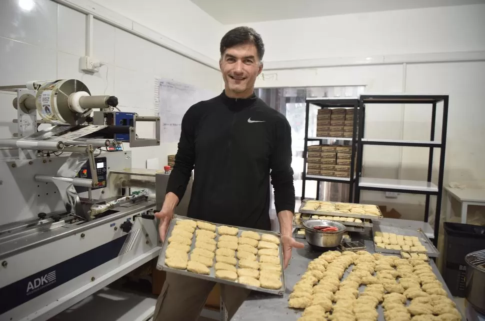 CON SUS PRODUCTOS. “Que Lo Paleó” no emplea agua ni genera emisiones contaminantes en la producción, y trata de reducir al máximo la huella de carbono asociada a la logística.  Ese Tucumán traslúcido es el que Idígoras despacha desde la fábrica mínima que instaló en Yerba Buena y que pronto quintuplicará su tamaño para atender la demanda creciente de todo el país. 