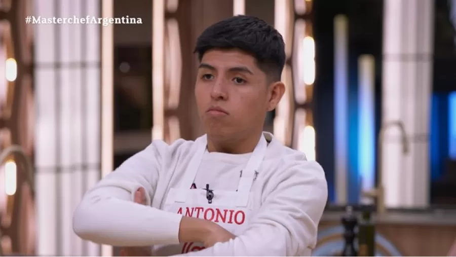 Acusan a Antonio de sabotear el plato de una compañera en Masterchef.