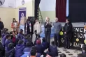 Luego de imponerse en el conteo definitivo, Chahla visitó una escuela de la Capital