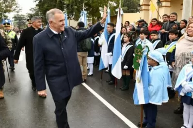 Osvaldo Jaldo encabezó los festejos por el Día de la Bandera en Trancas